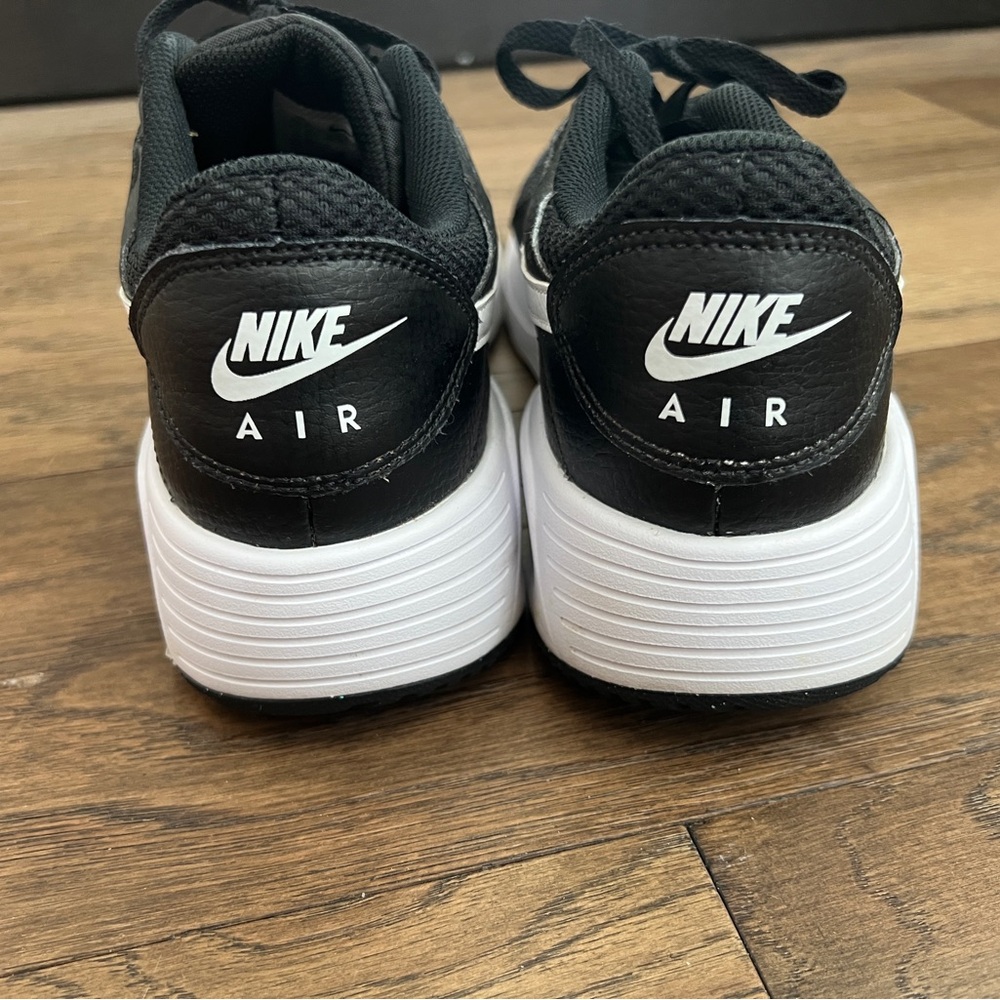 Men’s Nike Air Max - Black/White - 10.5 - GUC - Picture 5 of 6